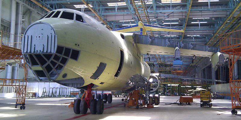IL-76MD-90A를 테스트하는 장면 뒤에