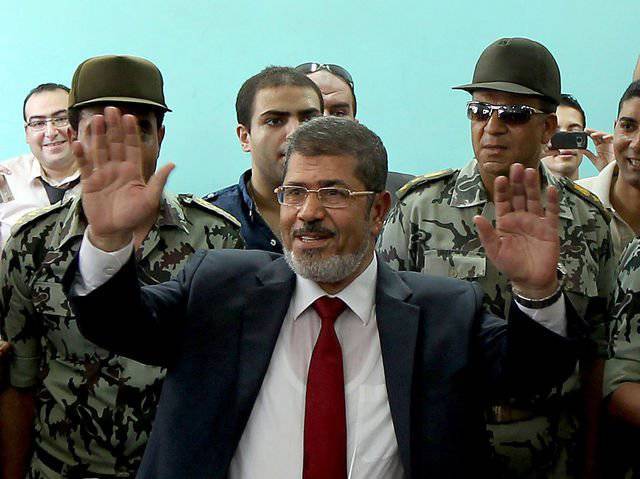 모하메드 무르시 (Mohammed Mursi) 정책의 거울처럼 시나이 반도