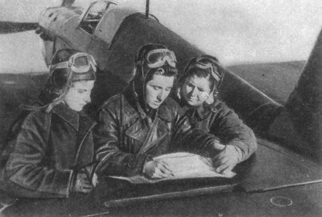Stalingrad, girls, aircraft