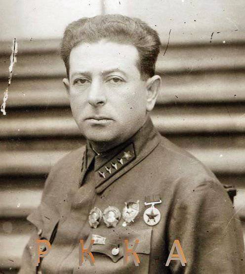 Le mythe du "chien fidèle" de Staline Lev Zakharovich Mehlis