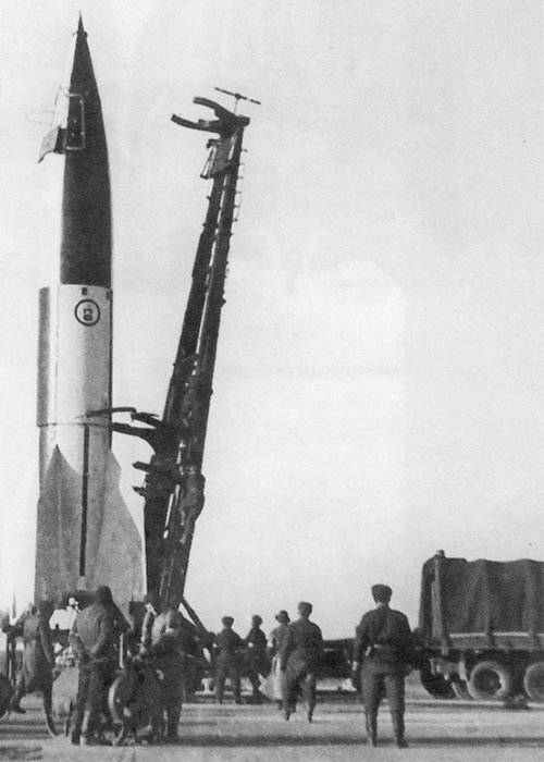 USNR में 65 साल पहले, एक बैलिस्टिक मिसाइल का पहला प्रक्षेपण