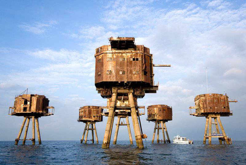 https://topwar.ru/uploads/posts/2012-10/thumbs/1351137960_the-maunsell-sea-forts-1.jpg