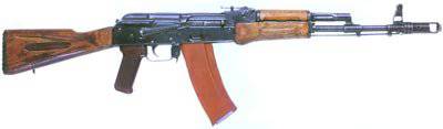 "Familiares" húngaros del rifle de asalto Kalashnikov