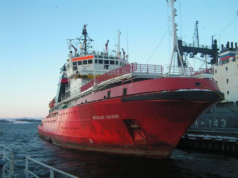 北部艦隊のための国内生産「GTSK」の改良された熱保護を有する最新の救助ダイビングスーツ