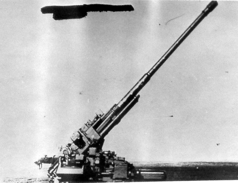 最新のソビエト対空砲口径152mm  -  KM-52 /КС-52