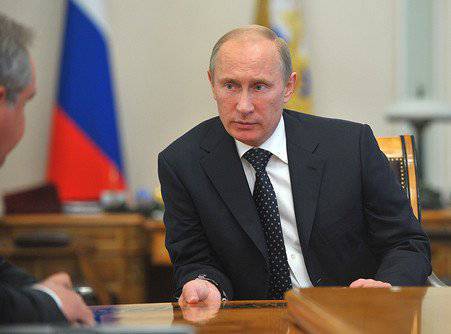 푸틴 대통령은 내무부 장성들을 해산시켰다.