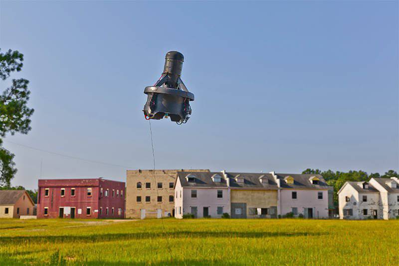 Dron en laisse, capable de rester dans les airs pour toujours