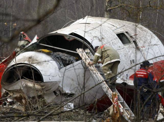 Quem dança nos destroços de um avião polonês?