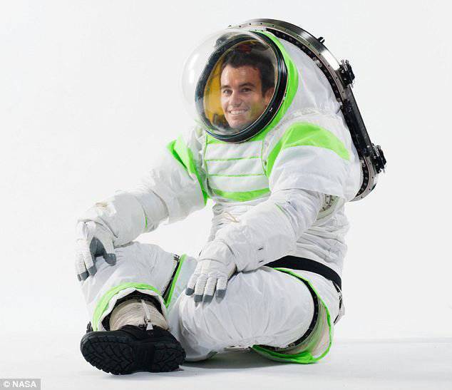 美国宇航局推出了新太空服的原型。