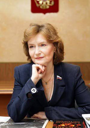 Наталия Нарочницкая о информационном оружии Запада