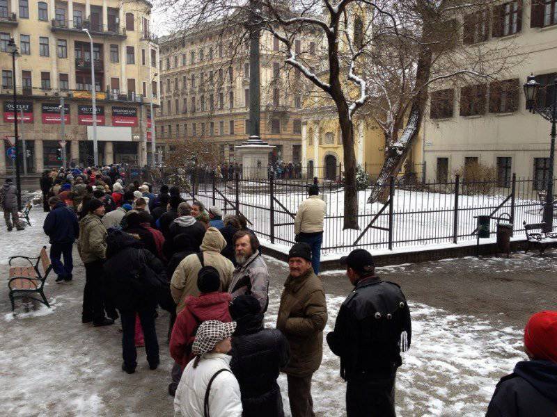 유럽에 한번 : 크리스마스 선물로 goulash. 헝가리에서는 인구의 40 %가 이미 빈약합니다!