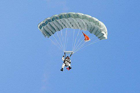 Des officiers aéroportés étudient dans le centre de Ryazan du système de parachutisme aéroporté "Crossbow-1" et "Crossbow-2"