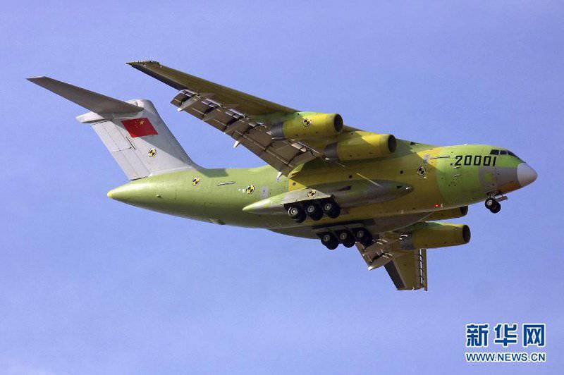 中国は空軍軍用輸送機Y-20に持ち上げ