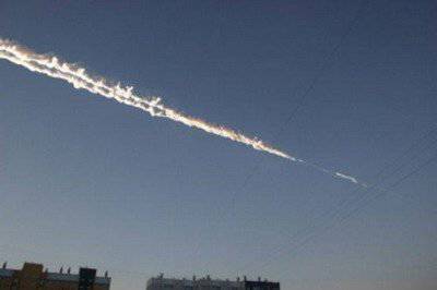 In Chebarkul, wo ein Meteorit gefallen ist, finden außerplanmäßige Flugmanöver statt, und der Generalstab der Streitkräfte führt zum ersten Mal seit 20-Jahren eine plötzliche Überprüfung durch. Zufall?