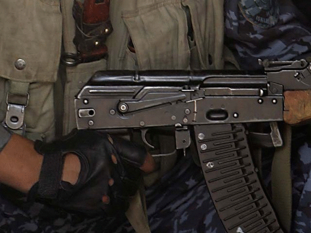 In Nordossetien wurde ein Soldat eines Soldaten beraubt, als er eine Bodenwelle überwunden hatte