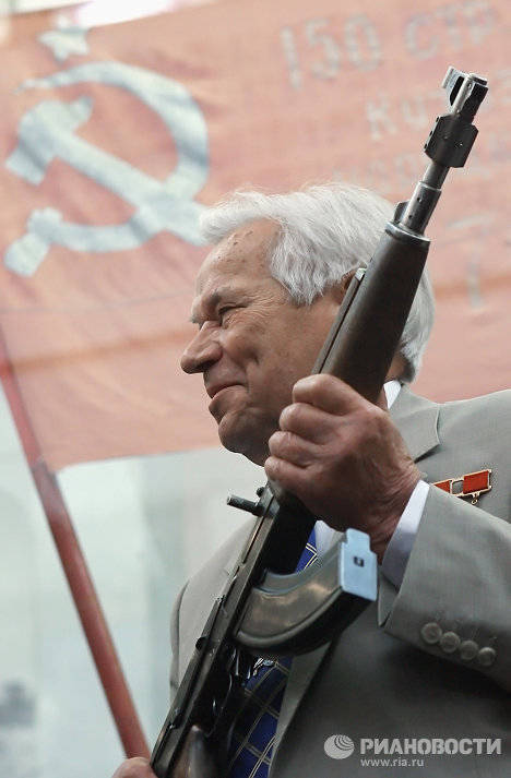 Автомат Калашникова: российский производитель в поисках пути к восстановлению ("Asahi Shimbun", Япония)