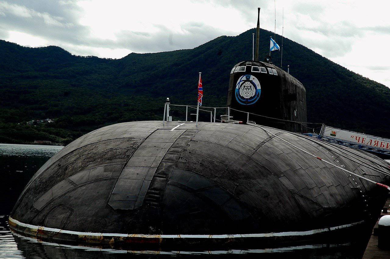 Подводный флот тихоокеанского флота. Подводные лодки проекта 949а «Антей». Подводная лодка Омск проекта 949а. Подводная лодка проекта 949а Антей внутри. Атомный подводный крейсер 949.