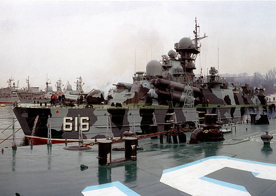 흑해 함대 "Bor"의 미사일 호버크라프트는 이스탄불에서 열리는 국제 전시회에 참가할 예정이다.