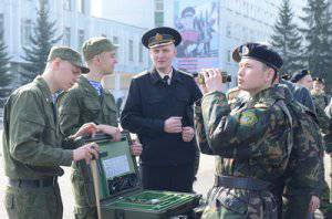 Студенты в боевом строю Студенты в боевом строю