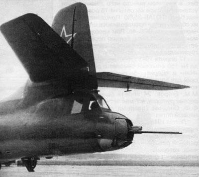 実験用「航空機81」の後部大砲設置