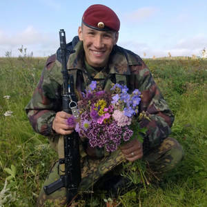 Sargento Evgeny Epov. Líder de esquadrão do 23º destacamento de forças especiais do Ministério de Assuntos Internos. Herói da Rússia.