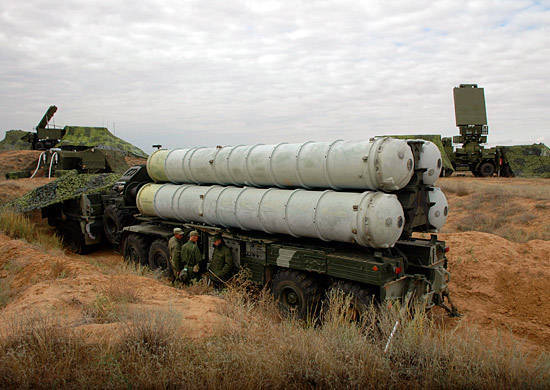 Le régiment de missiles anti-aériens des forces armées de la région du Kazakhstan oriental a pris ses fonctions de combat sur le terrain d'entraînement d'Ashuluk