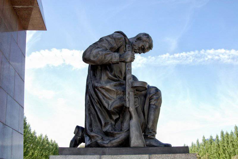 На Западе развёрнута кампания по демонизации советского солдата – победителя