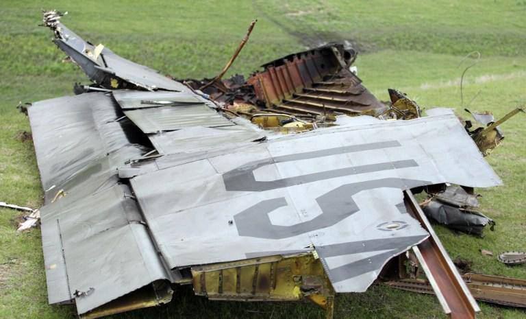 Fragmentos de cuerpos de pilotos del avión estrellado encontrado en Kirguistán