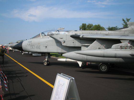 Alenia Aermacchi handed over to the Italian Air Force the first modernized Tornado ECR aircraft