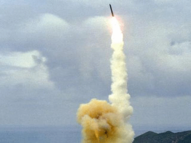 Statele Unite au efectuat un test întârziat al unei rachete balistice: a lăsat o bulă ciudată pe cer