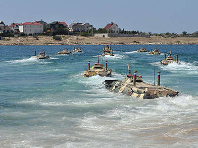 Training marines to bring military equipment to the water from the landing ship