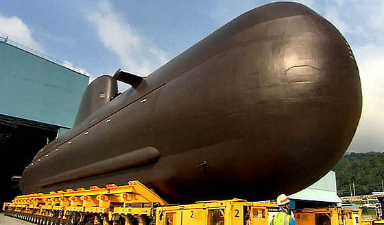 No estaleiro "Daewoo Shipbuilding", foi lançado o quarto submarino "Type 214" para a Marinha da República da Coreia.