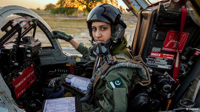 Aisha Farouk - a primeira piloto de caça feminina da Força Aérea do Paquistão