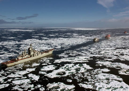 In the Arctic, the unique wiring of a detachment of ships of the Northern Fleet by four atomic icebreakers