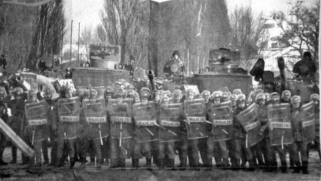 Почему армия так и не стала последним оплотом советской государственности?