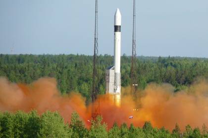 Rocket Rocket lanzó tres satélites al espacio