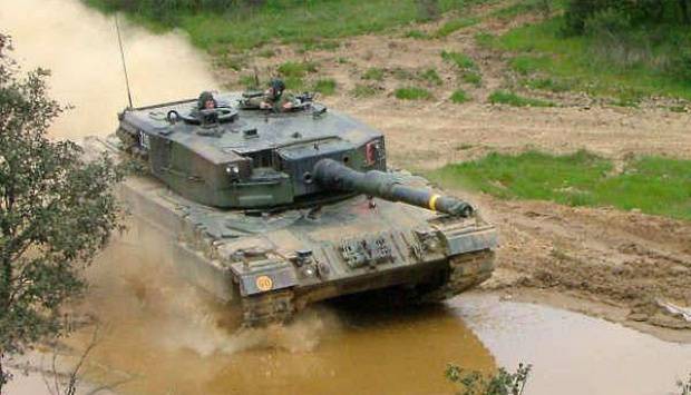 The first two tanks "Leopard 2А4" and two BMP "Marder" were delivered to Indonesia