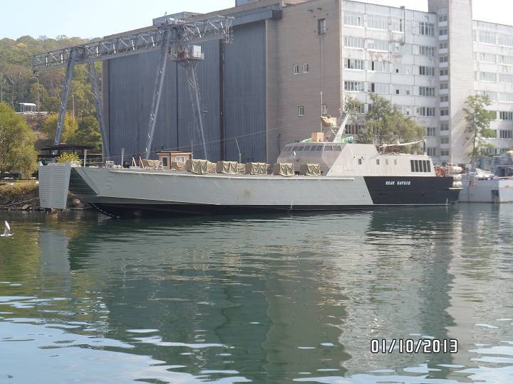 Mise à l'eau du bateau de débarquement "Ivan Kartsov"