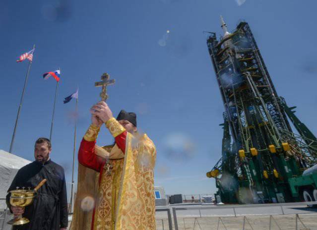 Padre Sergiy: Somente aqueles mísseis que não abençoamos caíram