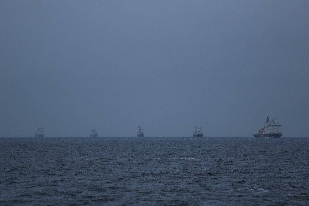 Кильватер. Российские корабли идущие в кильватере. Корабли Северной Кореи. Кильватер фото.
