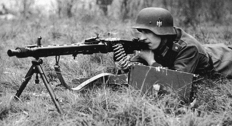 The MG 42 was superior to the MG 34 as an infantry weapon (Public Domain)