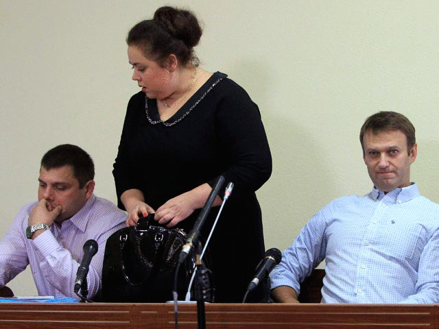 Das kirowsche Gericht hat das Urteil in Navalny und Ofitserov von echt in Bewährungsstrafe geändert