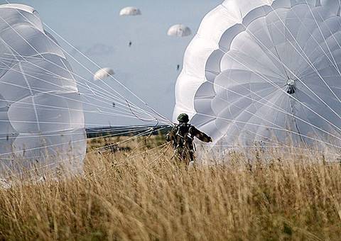 Parachute for extreme tasks