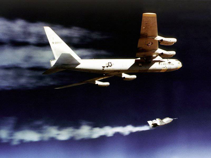 Amerikanische Raumschiff X-24, das Programm "START"