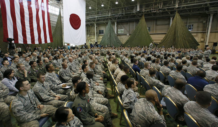 La base militare degli Stati Uniti vicino a Tokyo è stata infuriata