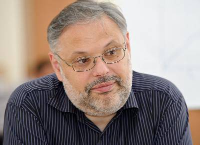 Mikhail Khazin: “The economic growth of Europe is largely drawn”