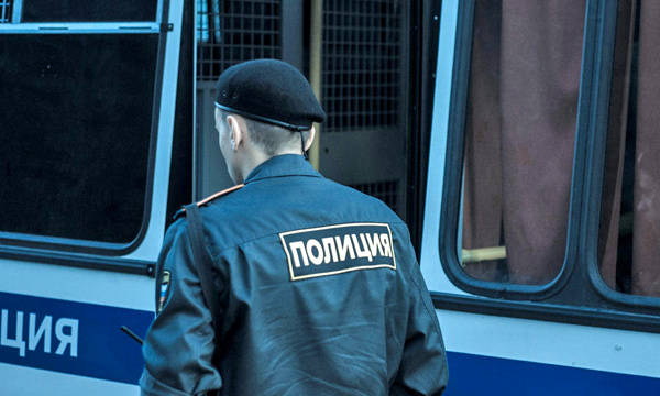 Woman with a belt of a bomber detained in a bus