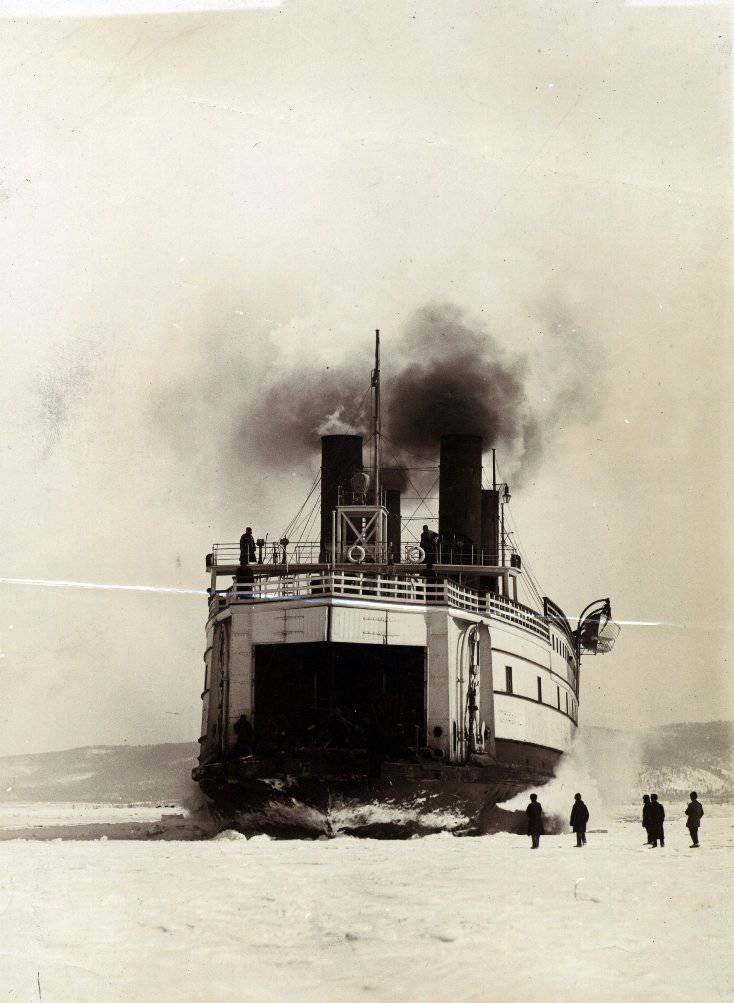 破冰船“贝加尔湖”的历史