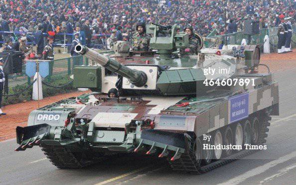 インドが最新の戦車MBT Arjun Mark-IIを発表