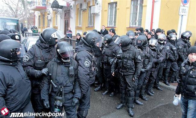 "Berkut" allowed to use force, special means and firearms against citizens